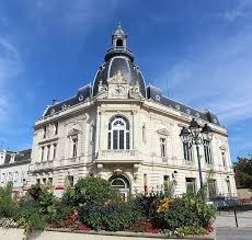 Hotel De Caisse D Epargne A Dreux Dreux Monuments Historiques Dreux France