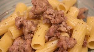 Portata principale facile 10 min 20 min. Pasta Con Salsiccia E Cipolla Youtube