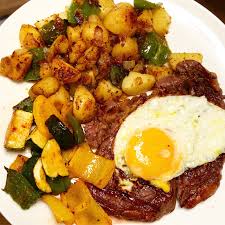 · 450g peeled, diced potatoes (2 cups) · 1 medium onion, peeled and chopped · salt and black pepper to taste · 1 tbs cooking oil · 57ml . Grilled Steak With O Brien Potatoes And Eggs
