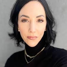 Lindsey Dougherty's Instagram, Twitter & Facebook