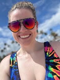 Candice Moreland's Instagram, Twitter & Facebook