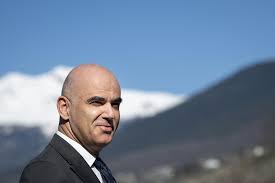 Bundesrat alain berset kommt an einer medienkonferenz zum aktuellen stand der coronapandemie, am mittwoch, 3. Livestream Bundesrat Berset Besucht Das Wallis 1815 Ch