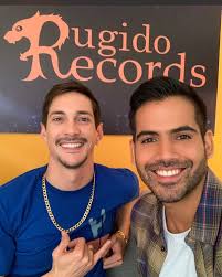 Que chevere es trabajar con amigos capós y sobre todo de buen corazón!  @josedammert Este dúo las trae eh! Están viendo luz de Luna 2? Ya la vieron  o aún no la