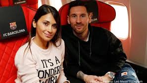 Messi and antonella were childhood sweethearts in rosario, argentina. Lionel Messi S Video Of Kissing Wife Antonela Draws Concerns From Disturbed Fans
