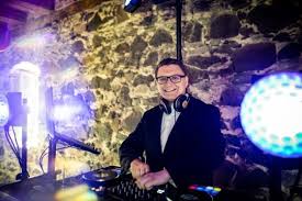 Dj mark kiss alias markus kaiser ist ihr dj für hochzeit, geburtstag, frimenfeier, fasching und mehr, in frankfurt, aschaffenburg, darmstadt, hanau, mühltal wiesbaden, bad homburg, niedernberg. Hochzeit Dj Mike Hoffmann Experte Fur Tolle Partys