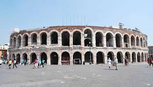 Come visit this extraordinary monument and catch an opera while visitng! Die Arena Von Verona