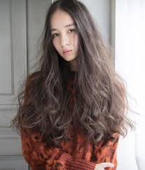 前髪なしロングヘアが大人っぽい 30代女性の色気漂う髪型30選 folk ロングヘア ヘアスタイル ロング 前髪なし