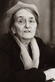 LA PANÉGYRISTE D'IBERVILLE =- Yvonne Labelle s'est illustrée comme  bibliothécaire, journaliste, romancière et surtout comme l'auteur de la  chronique d'Iberville la plus minutieuse jamais parue à ce jour.