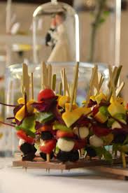 Marie Chemorin Mariage Rockabilly Brochettes De Fruits Frais Cocktail Brochette Fruits Food Wedding Catering Ma Brochette Fruits Fruits Fruits Frais