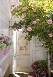 Gartentor An Garagenwand Rose Cottage Beautiful Flowers Garden Inspiration