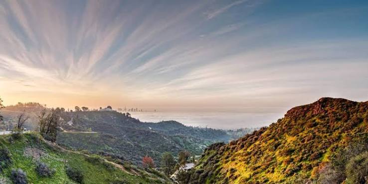 Mulholland Drive: overlooks, scenic route and tourist attractions