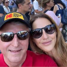 🏳️‍🌈 Lali Espósito, Flor de la V y Thelma Fardin: las 21 fotos de la  Marcha Federal LGBT+. Todas las imágenes en comentarios 🔗