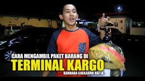 Ya mungkin hanya lokasi dan tata letaknya saja yang berbeda. Cara Mengambil Paket Barang Di Terminal Kargo Bandara Soekarno Hatta Youtube