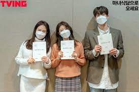 Chae jong hyeop için izleyeceğim bekleyemiyorummm çabuk gel. Chae Jong Hyeop Puts A Bright Smile On Han So Hee S Face In Nevertheless Soompi