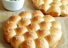 خليه النحل خلية النحل بالجبن منال العالم خلية نحل بالجبن منال العالم عش النحل عمل خلية النحل Middle Eastern Desserts Honey Recipes Middle Eastern Bread