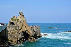 La campagne a la ville ,parking sécurisé mer a 10 minutes a pied 5 en voiture bayonne a 5 minutes en véhicule. Biarritz Ses Plages Sa Cote Escarpee Curiosity Escapes