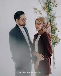 Foto di studio berbaju kopel kemeja. Pin Di Wedding Photography Prewedding