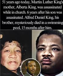 Benjamin Mays, Christine Farris, Martin Luther King III, Coretta Scott  King, Bobby Saucer and Daddy King..Daddy King had just been awarded the  Distinguished Ministers Fellowship Award by The Morehouse School of  Religion...November