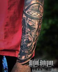 @9fitness @grupo.lalala @podoactiva retiro entrenamiento.fernando9torres.com/partidodetuvida. Detalle Del Tatuaje En El Antebrazo De Fernando Torres