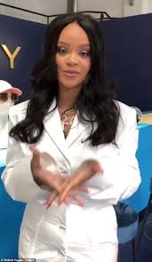Rihanna Fans Are Shocked To Discover They Have Been Pronouncing Her Name Incorrectly Rihanna Fan Rihanna Rihanna Name