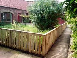 Gartenzaun Aus Holz Tolle Ideen Archzine Net Zaun Aus Bauen Holz Europaletten Gartenzaun Paletten Selber Mi In 2020 Backyard Fences Front Yard Fence Fence Design