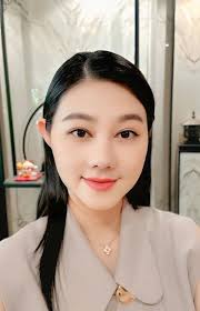 NSND Quế Trân tuổi 44 đủ đầy nhưng kín tiếng, rơi nước mắt vì tâm nguyện  với cha