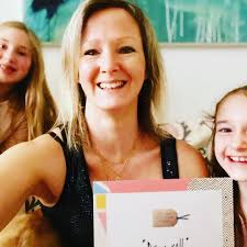 After months of tracky-bums and slippers it was so exciting to dress  sparkly ✨ for the @notonthehighstreet virtual make awards last night 🌟 and  even more exciting that I won an award