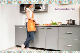 تنظيف دواليب المطبخ الالومنيوم المطفي بيتى مملكتى Best Kitchen Cabinets Cool Kitchens Kitchen Cabinets