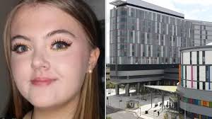 Mum shares trick to getting her eight kids to school with 'military  precision'