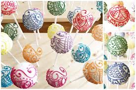 Pin By Carolina Oviedo On Henna Party In 2020 Cake Pop Designs Mehndi Cake Wedding Cake Pops