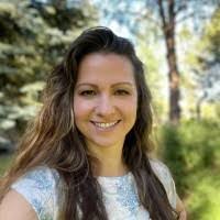 Clarissa Carr's Instagram, Twitter & Facebook