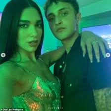 Dua lipa (24) und anwar hadid (20) sind schon seit einem jahr ein paar. Dua Lipa S Boyfriend Anwar Hadid Surprises Her With A Butterfly Themed Party After Grammy Win Aktuelle Boulevard Nachrichten Und Fotogalerien Zu Stars Sternchen