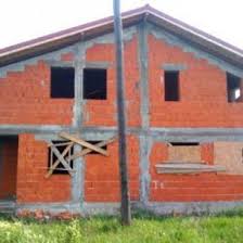 Acest proiect este al unei case moderne cu garaj si mansarda cu un acoperis in doua ape. Constructii Case La Rosu Case Vile Proiectcasa