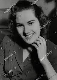 Deirdre Curtis's Instagram, Twitter & Facebook