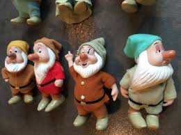 La petite page d'une grande passion. Blanche Neige Et Les 7 Nains En Porcelaine Tbe Luckyfind