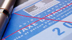 Depuis 2018, elle baisse progressivement pour 80 % des français, qui ne la payent plus à compter de plafond de revenus pour bénéficier du dégrèvement de la taxe d'habitation (avis d'impôt 2020 sur les revenus de 2019). Suppression Taxe Habitation 2020 Exoneration Pour Tous Calendrier