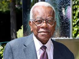 Happy birthday to one of the finest newsreaders in television history —  Trevor McDonald, who turns 86 today!