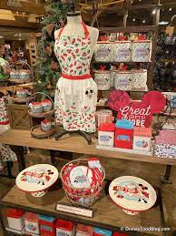 Stop What You Re Doing We Ve Spotted The Cutest Minnie Retro Kitchen Gear In Disney World The Disney Food Blog Disney Kitchen Decor Disney Home Decor Mickey Kitchen