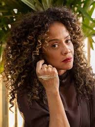 A atriz Aline Borges interpreta a personagem Tânia, na novela “Dona de Mim” 