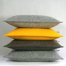 Tuchmacherin Handgewebtes Design Filz Filzkissen 40x40 Graubraun Meliert Sofakissen Filz Von Tuchmacherin Avocadosto Filz Kissen Sofakissen Couchkissen