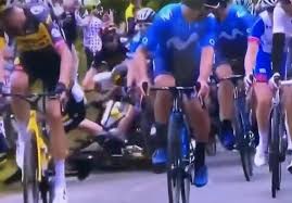 The official twitter account of the tour de france later called out the spectator, albeit indirectly, on social media. Kdqp52j2qairim