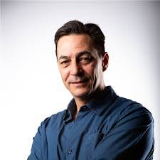 Karen Laas's Instagram, Twitter & Facebook