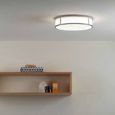 Ainsi, un spot salle de bains encastrable ou un plafonnier peut se r�v�ler id�al pour une lumi�re g�n�rale, qui peut se r�partir par exemple du milieu de la pi�ce, avec des led pour ne pas trop consommer ; Luminaire Salle De Bain Design Plafonnier Achetez En Ligne