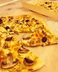 Pizza Poulet Curry Champignons Maison Delicieux Ma Sha Allah Je Vous Invite Vraiment A Tester Pour La Re Food Cheese Pizza Vegetable Pizza