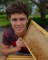 Selling raw natural spring honey and bee pollen I just pulled from my hives  . This is raw nectar real honey not your store bought. $ 20 for 1 1/2 pound  jar