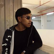 Datang kedai untuk tukar frame yang patah, lens sama. Roti Dekat Puchong Lyrics Musixmatch