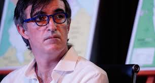 A qué personalidades famosas se les ha diagnosticado ELA?