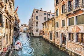 Vendesi appartamento a verona in centro storico. Venezia Castello Appartamento Posto Barca In Vendita