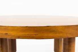 En effet, les pieds sont en bois de palette de récupération avec une finition verni incolore mat et le plateau en médium avec une finition en résine brillante pour un entretien facile. Table Basse Vintage En Bois Design Des Annees 50