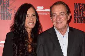 C'était le 30 septembre dernier, sous les projecteurs de c8, que l'ancienne miss france révélait cette information. Absence De Jean Pierre Pernaut Sur Tf1 Sa Femme Nathalie Marquay Pousse Un Coup De Gueule Contre Les Rumeurs Video